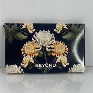 BEYOND DASIY CHAIN 18Colors Shimmer & Matte Highly Pigment  Eyeshadow Palette.